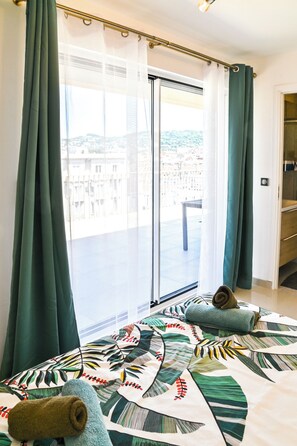 2 habitaciones, tabla de planchar con plancha, wifi y ropa de cama 