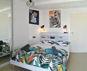 2 室のベッドルーム、アイロン / アイロン台、WiFi、ベッドシーツ