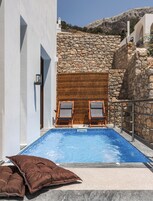 1 Bedroom Deluxe Apartment with Private Pool | Tabla de planchar con plancha y wifi gratis