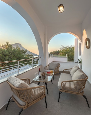 House, 3 Bedrooms, Sea View | 1 bedroom, iron/ironing board, free WiFi