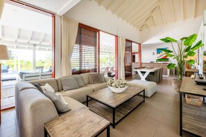 Interior - Spacious Villa Near Beach (Jan Thiel)