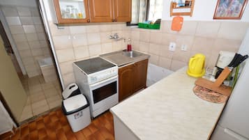 Frigorífico, microondas y horno