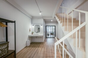 Interior - Sukhumvit shophouse - 2 mins skytrain (Bangkok)