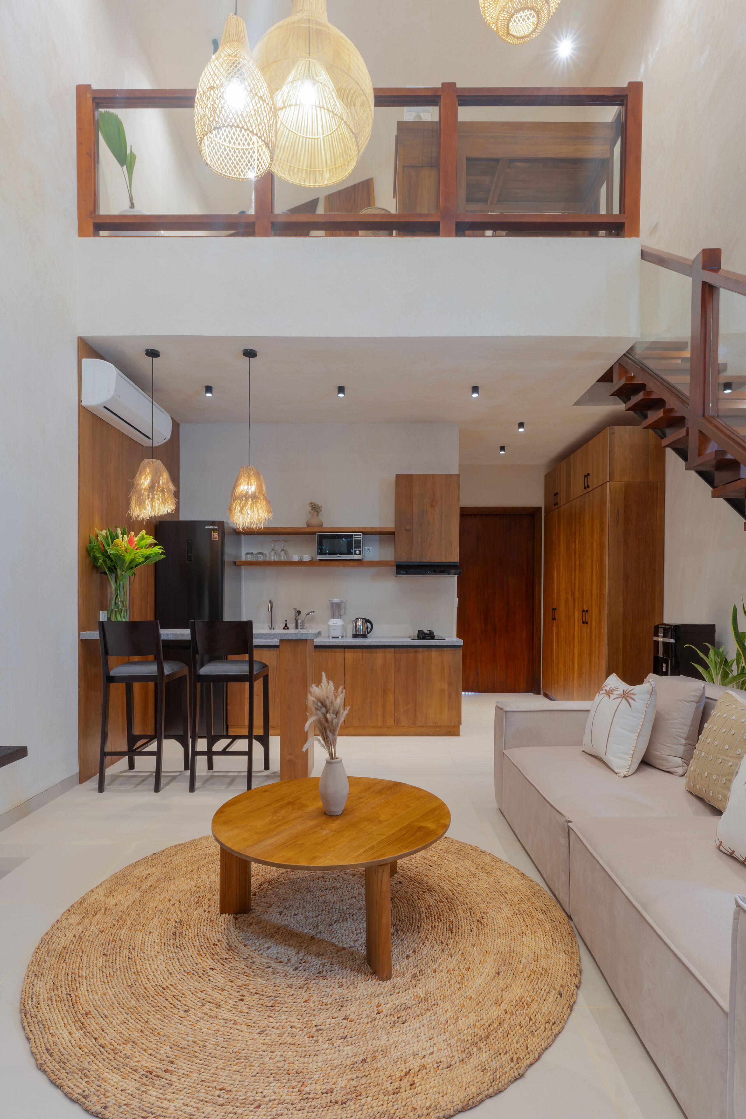 65-吋智慧型電視、數位頻道、Netflix、串流服務