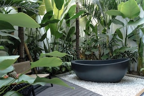 Deluxe-Villa, 1 Schlafzimmer, Nichtraucher, Poolblick | Blick auf den Garten