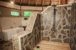 Deluxe Cottage | Bathroom | Slippers