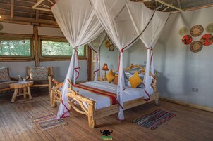 Deluxe Cottage | In-room safe, laptop workspace, blackout drapes