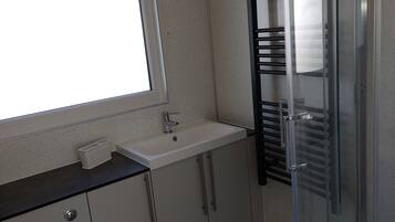 Shower, towels
