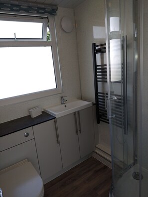 Douche, serviettes fournies