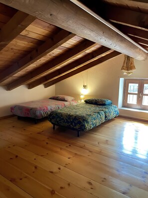 2 slaapkamers, reisbedje, gratis wifi, beddengoed