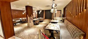 Restaurant - MEETHAQ HOTELS LIMITED (Abuja)