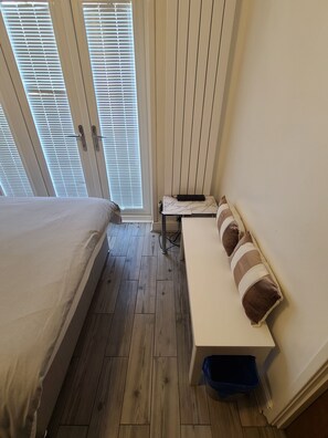 5 bedrooms, WiFi, bed sheets