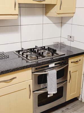 Micro-ondes, four, plaque de cuisson, grille-pain