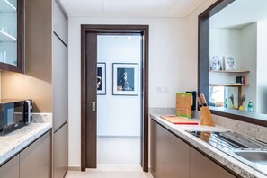 ثلاجة، ميكروويف، فرن، غسالة أطباق