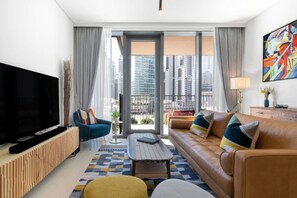 TV - FIRST CLASS | 1BR | Newly Designed (Downtown)