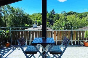 Outdoor dining - Rogoria House: Intimate retreat with terrace and fireplace (Astano)