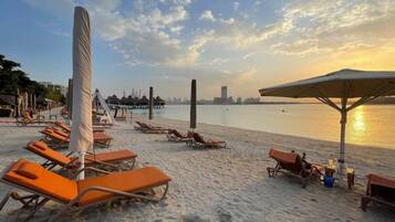 Una spiaggia nelle vicinanze