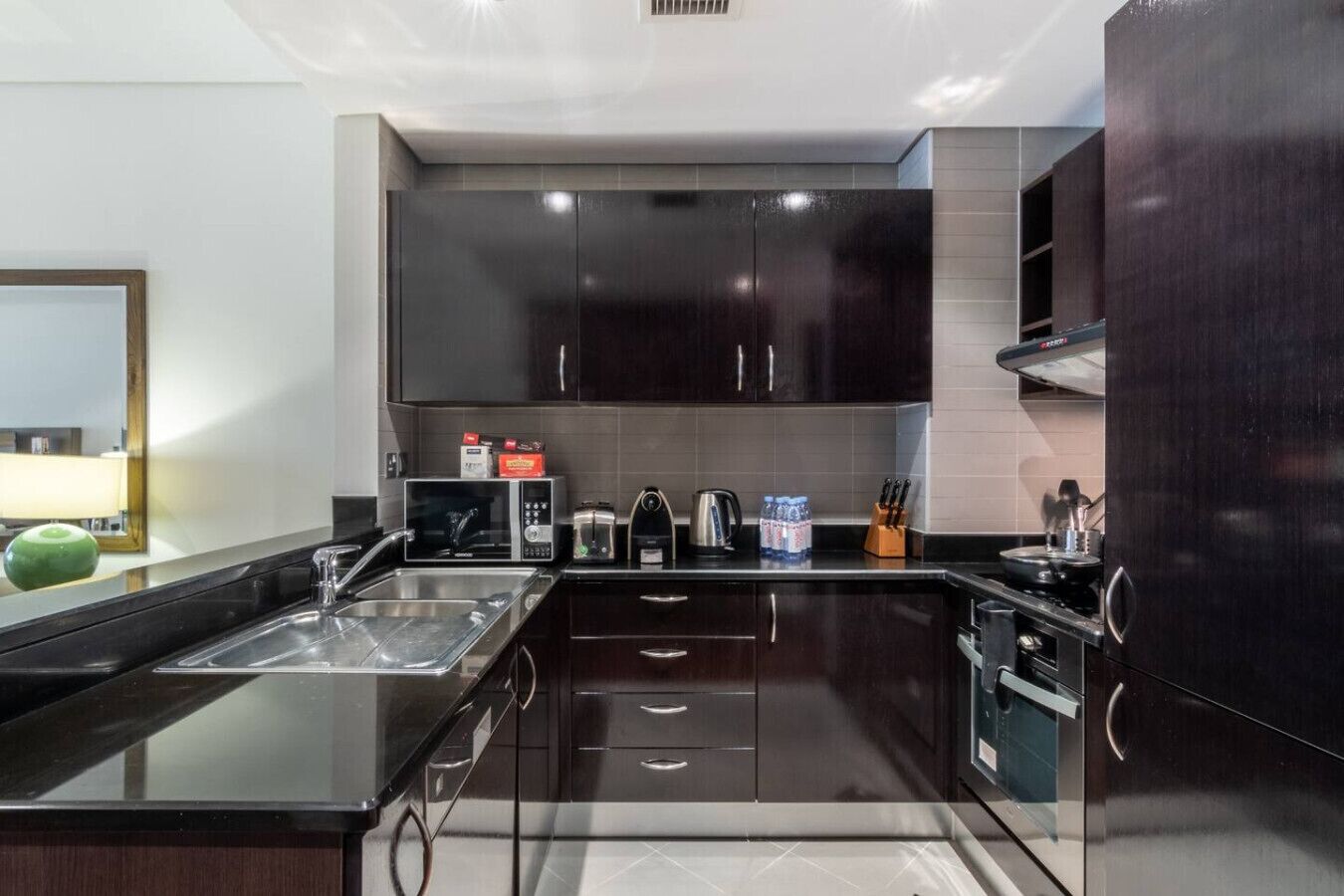 Refrigerador, microondas, horno y parrilla de estufa 