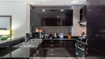 Refrigerador, microondas, horno, placa de cocina