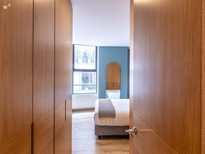 2 室のベッドルーム、デスク、アイロン / アイロン台、WiFi