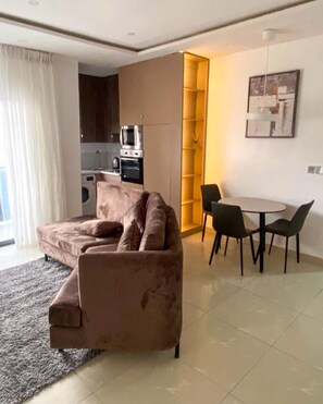 Deluxe Room | Free WiFi - LEADWORT HOTELS (Port Harcourt)