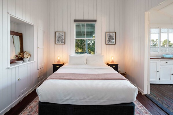 4 bedrooms, iron/ironing board, travel cot, WiFi