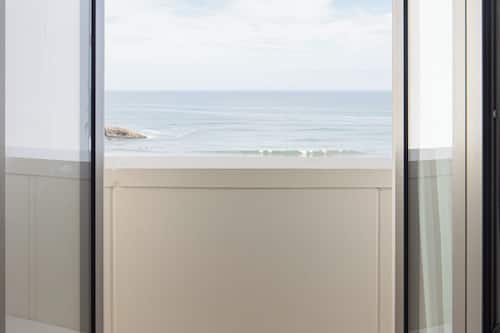 Exclusive Suite | Living area | 43-inch flat-screen TV with digital channels, Netflix