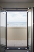 独特套房 | 起居区 | 43-英寸纯平电视（配备数码频道）、Netflix、流媒体服务