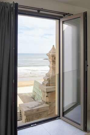 43 吋平面電視連數碼電視頻道、Netflix、串流服務