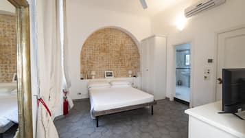 Double Room, Balcony, Sea View | In-room safe, iron/ironing board, free WiFi, bed sheets