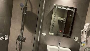 Executive Room | Bathroom | Shower, rainfall showerhead, hair dryer, bidet