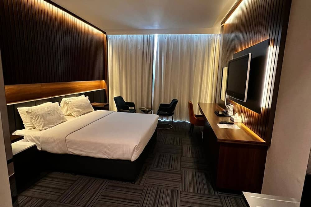 Raha Grand Hotel
