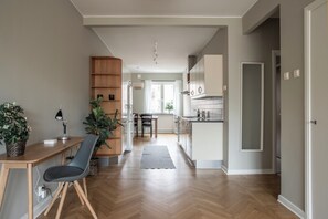 Deluxe Apartment | Iron/ironing board, free WiFi, bed sheets