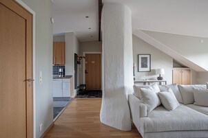 Executive Apartment | Iron/ironing board, free WiFi, bed sheets