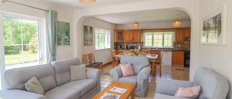 Cottage | Living area