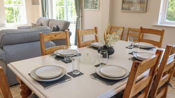 Cottage | Dining