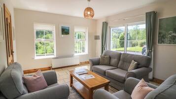 Cottage | Living area