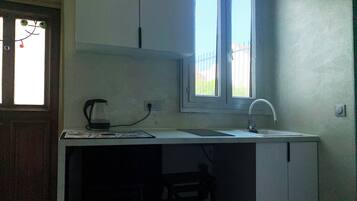 Microwave, stovetop, cookware/dishes/utensils, paper towels