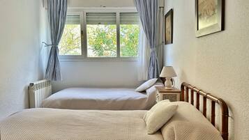 4 Schlafzimmer, Bügeleisen/Bügelbrett, Bettwäsche