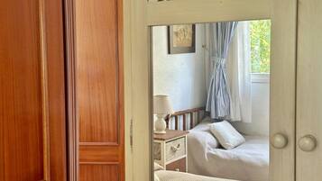 4 chambres, fer et planche Ă repasser, draps fournis