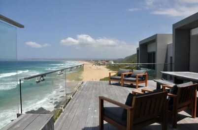 Beautiful, upmarket, modern holiday home situated on a spectacular cliff top