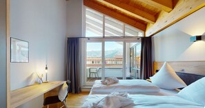 3 bedrooms, desk, iron/ironing board, travel cot - Exclusive vacation apartment above the city center, with great mountain views (Garmisch-Partenkirchen)