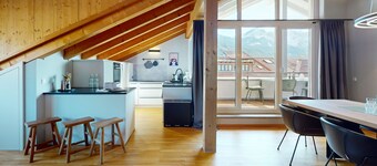 Exclusive vacation apartment above the city center, with great mountain views