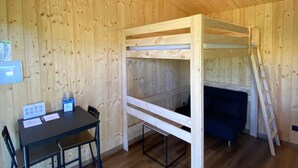 A wooden room with a bunk bed, a desk with chairs, and a ladder. - CABAÑAS O RECUNCHO DO SOR. SETENTRIÓN (San Fiz)