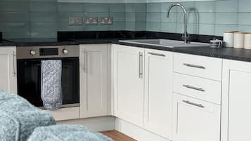 Superior Cottage, 2 Bedrooms | Private kitchen