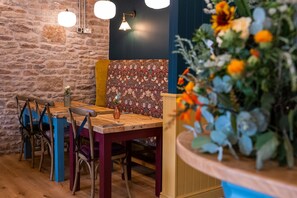 Restaurant - The Sheep and Penguin (Wells)