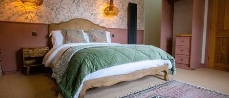 Deluxe Room | 1 bedroom, iron/ironing board, travel cot, free WiFi