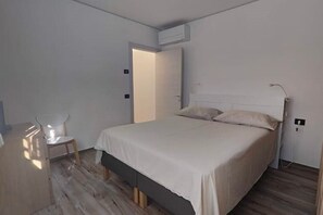 3 室のベッドルーム、アイロン / アイロン台、WiFi、ベッドシーツ