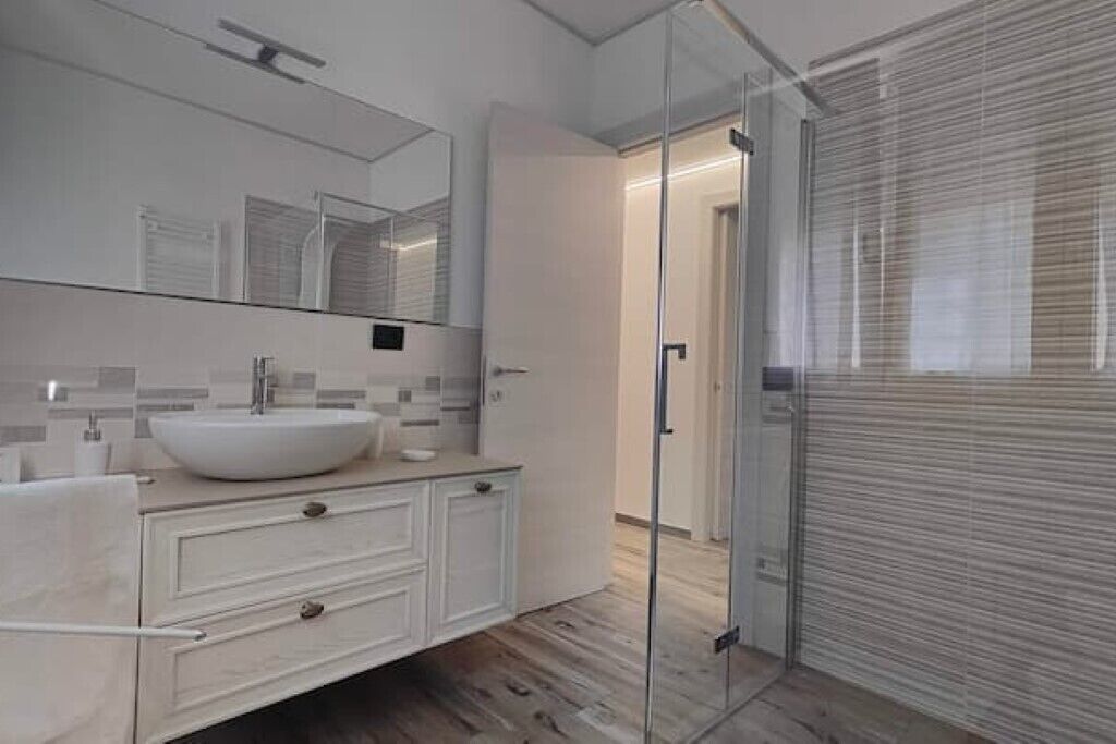 Dusche, Haartrockner, Bidet, Handtücher
