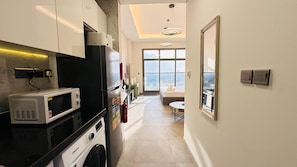 Standard Room | 1 bedroom, minibar, desk, laptop workspace - Luxury Spacious Apartment Near Downtown with Balcony and Free Parking by Belvilla (Dubai)